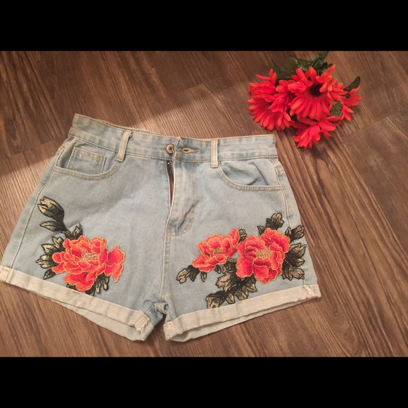 none Pants - Embroidered light washed high wasted shorts Size 3